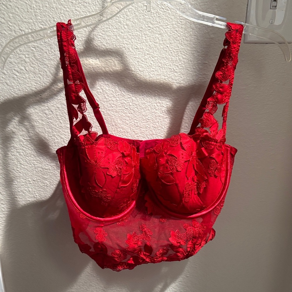 Victoria Secrets Elegant Red Lace Bustier 36C